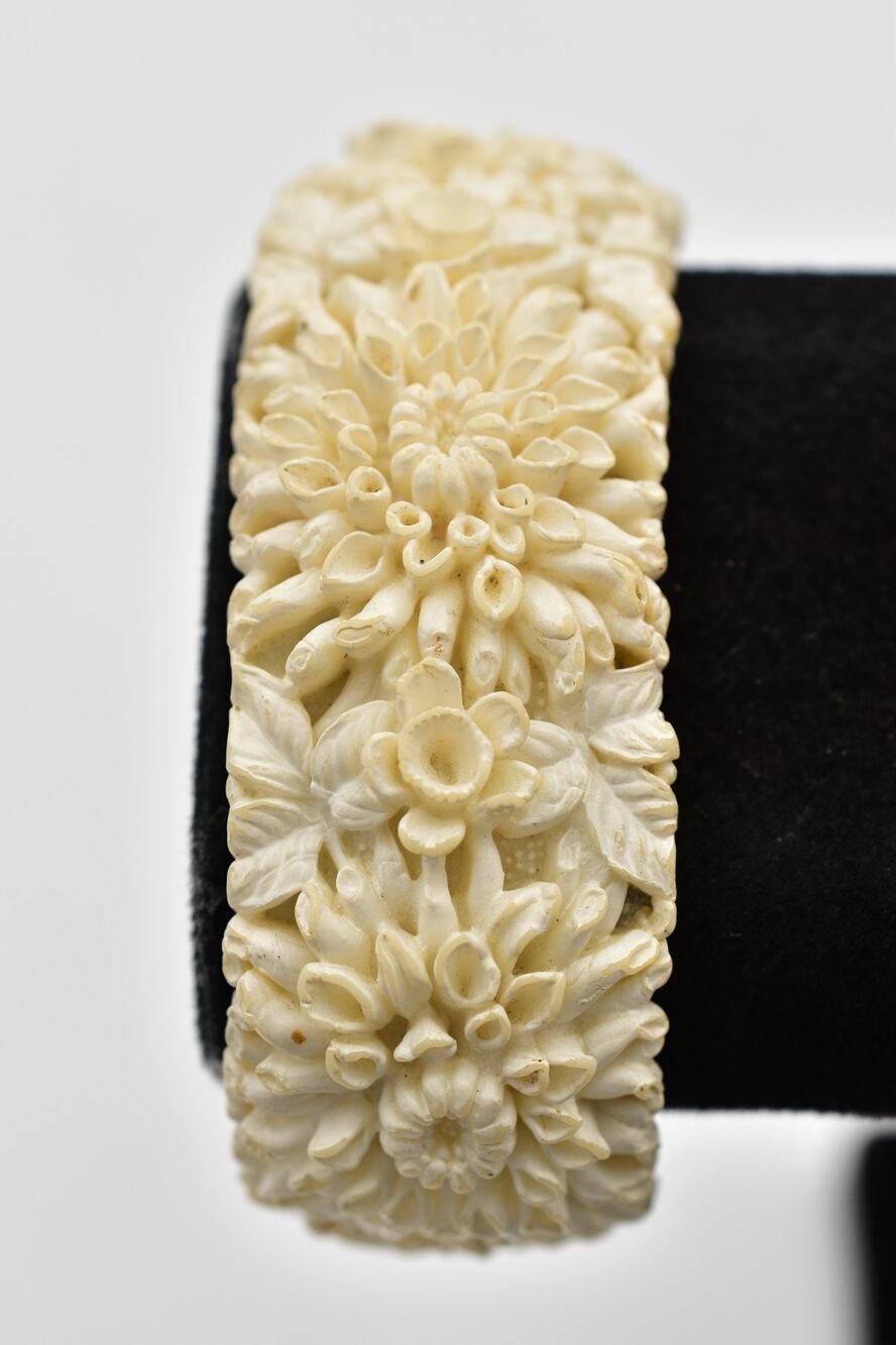 Vintage Carved Floral Cream Hinged Bangle Bracelet Statement Resin 1960s BinD